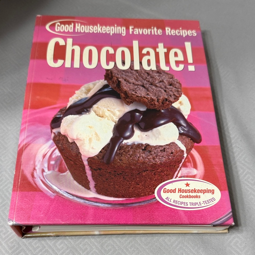 Good Housekeeping Favorite Chocolate Recipe Book Hard Cover Binder Style Vintage